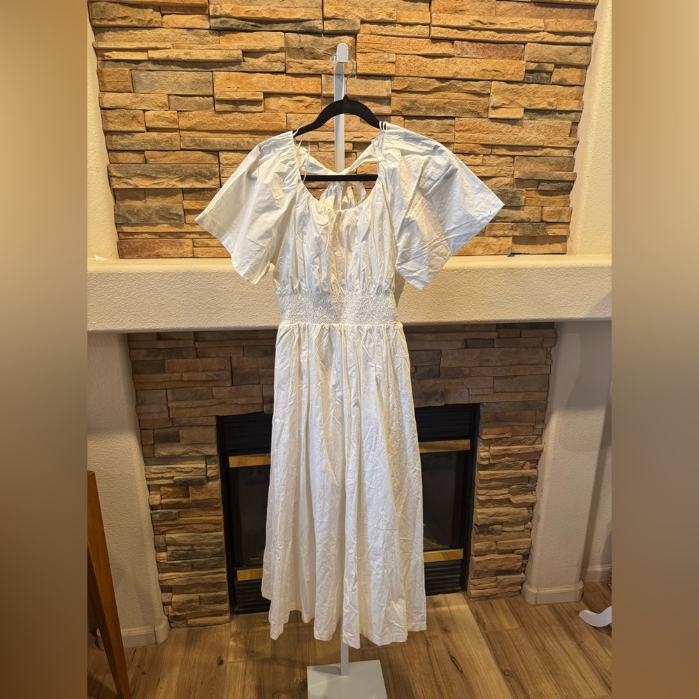 Skies Are Blue Elegant White Midi Dress Size small